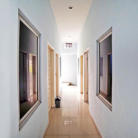 OYO 90922 Gurusinga Guesthouse Medan Bagian luar foto