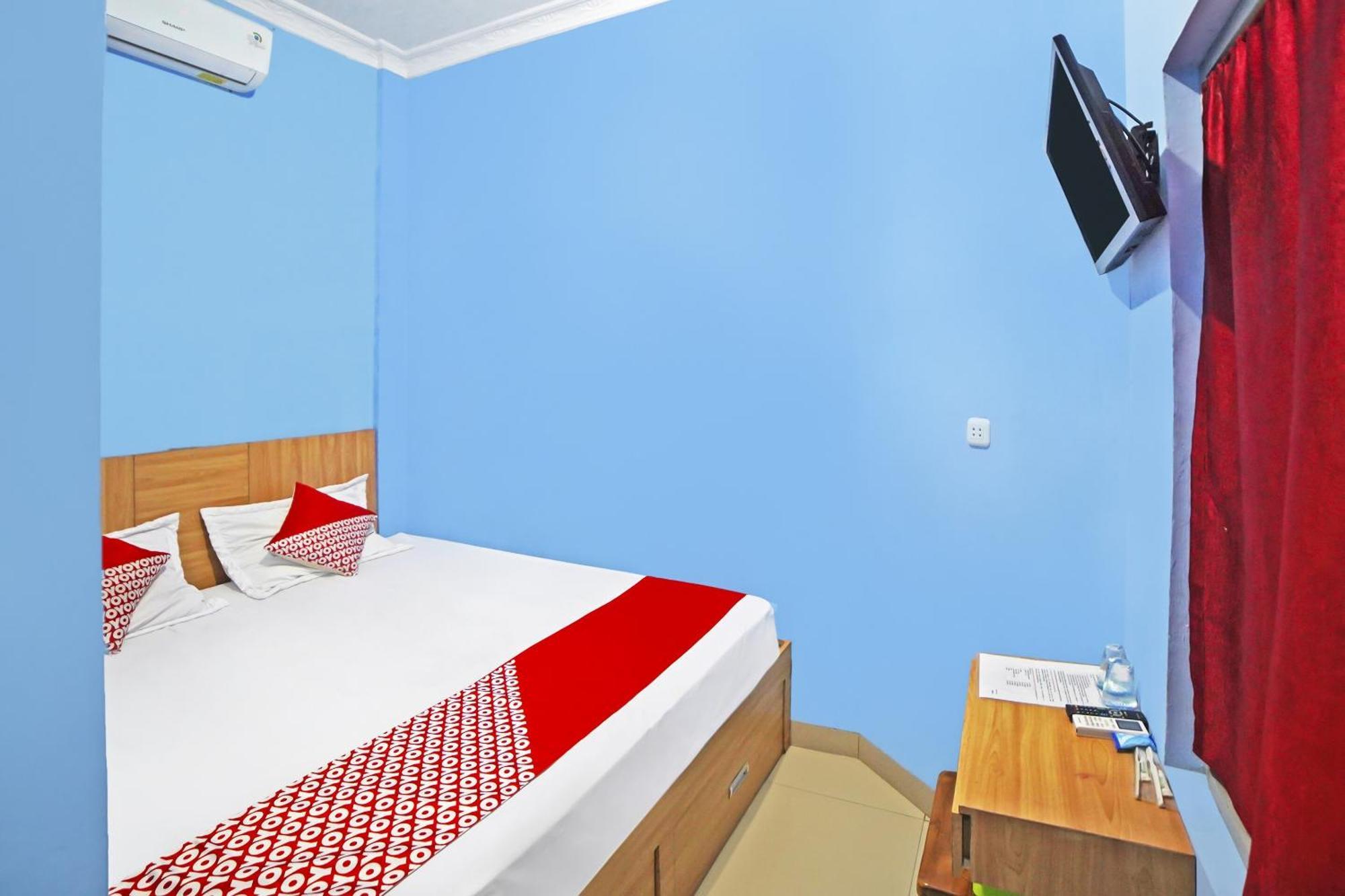 OYO 90922 Gurusinga Guesthouse Medan Bagian luar foto