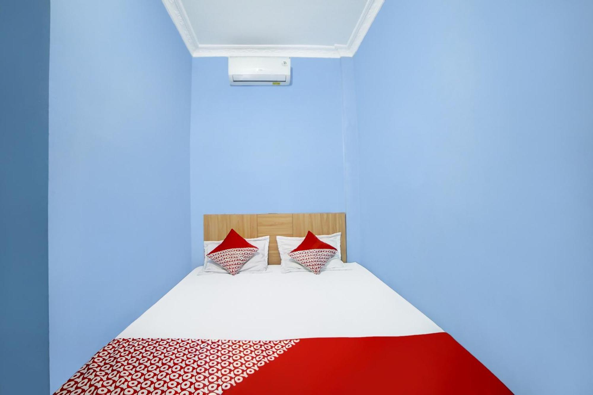 OYO 90922 Gurusinga Guesthouse Medan Bagian luar foto