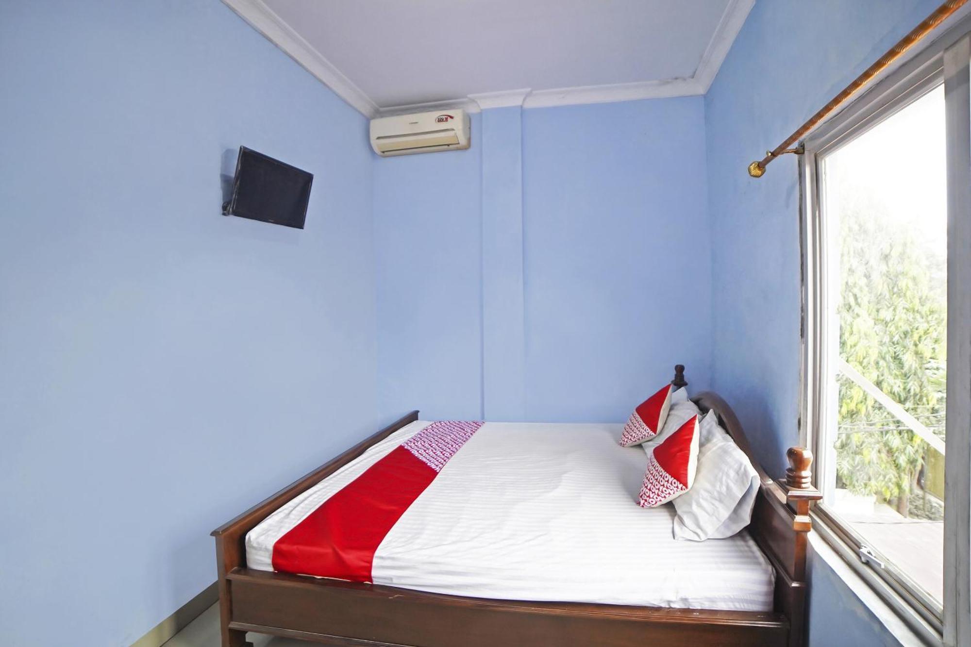 OYO 90922 Gurusinga Guesthouse Medan Bagian luar foto