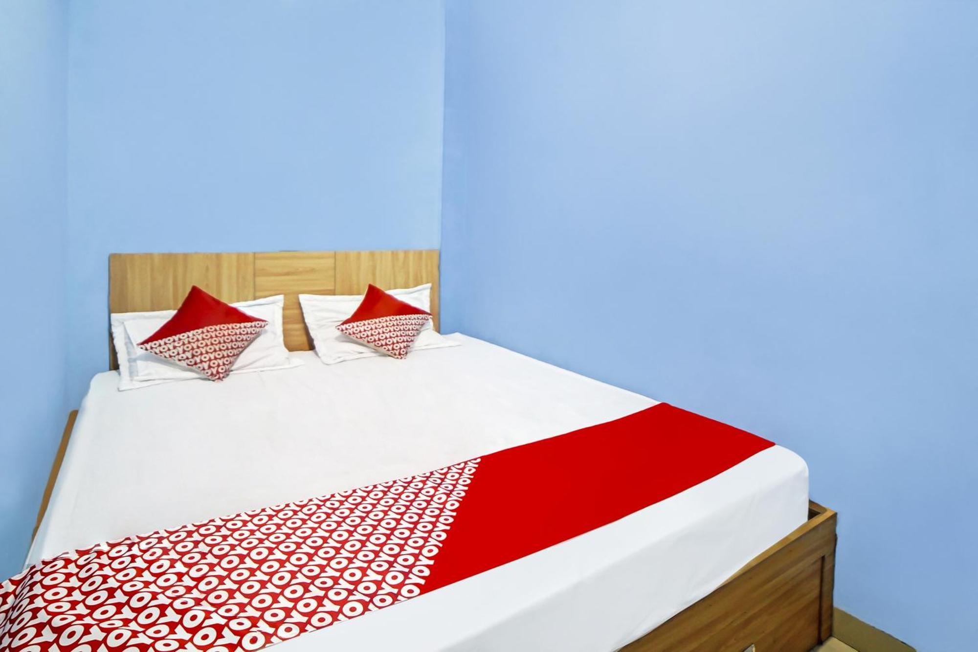 OYO 90922 Gurusinga Guesthouse Medan Bagian luar foto