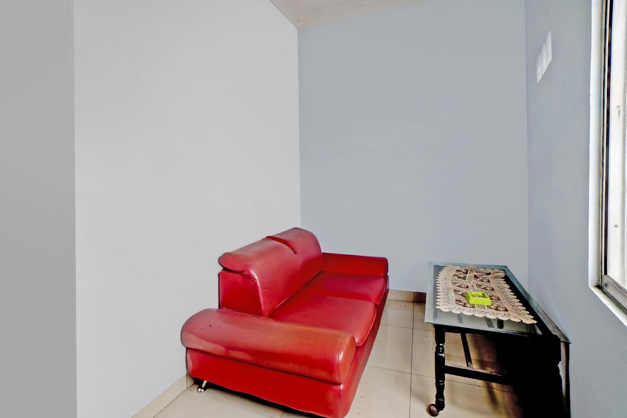 OYO 90922 Gurusinga Guesthouse Medan Bagian luar foto