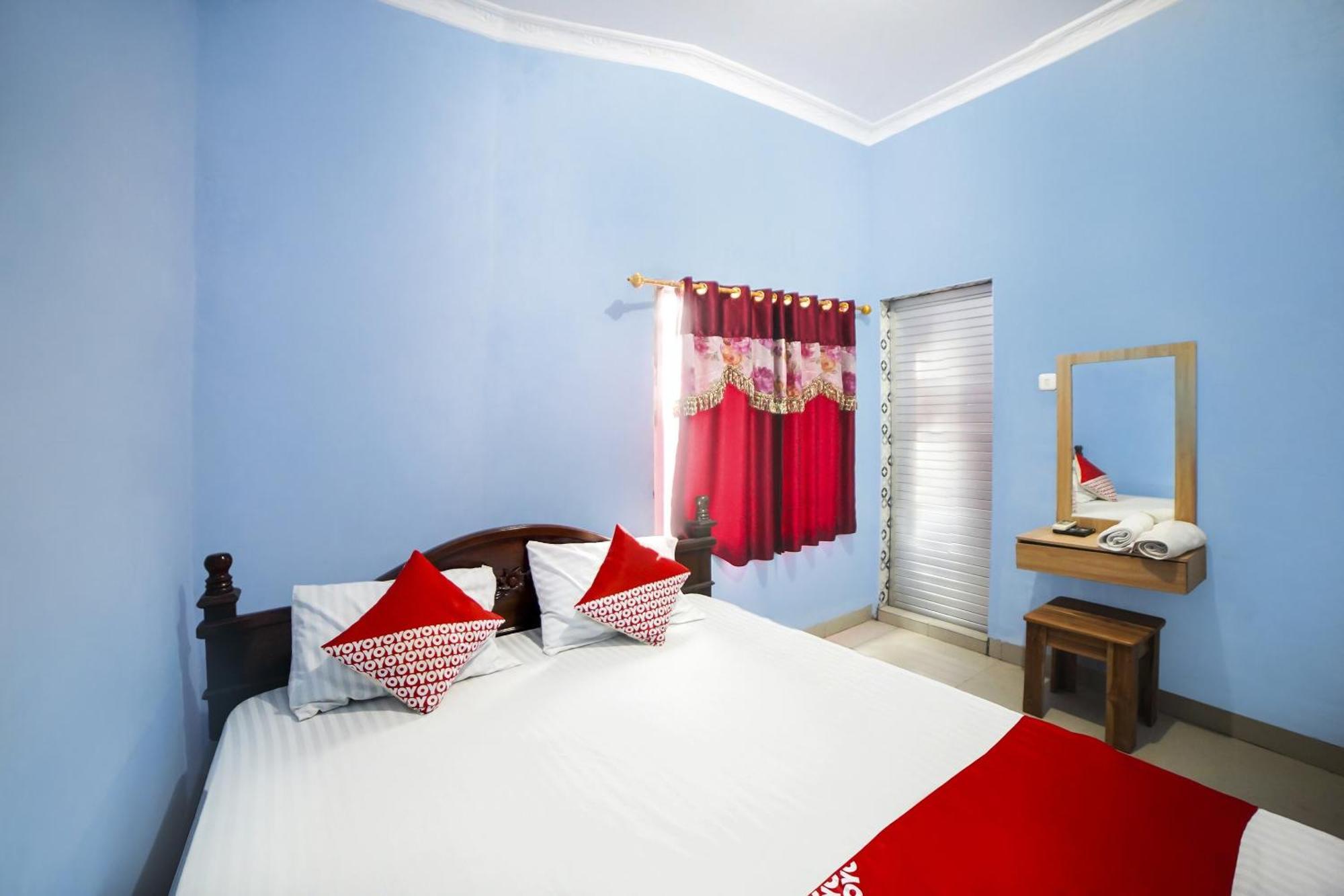 OYO 90922 Gurusinga Guesthouse Medan Bagian luar foto