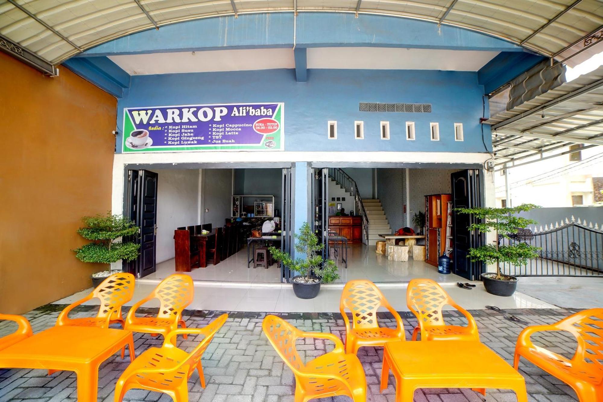 OYO 90922 Gurusinga Guesthouse Medan Bagian luar foto