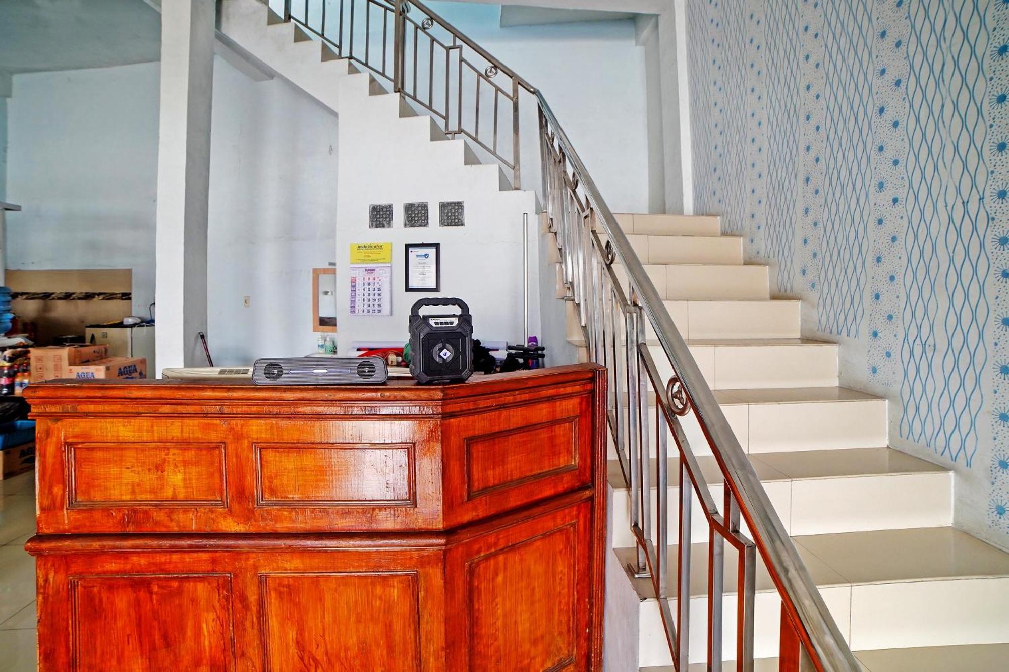 OYO 90922 Gurusinga Guesthouse Medan Bagian luar foto