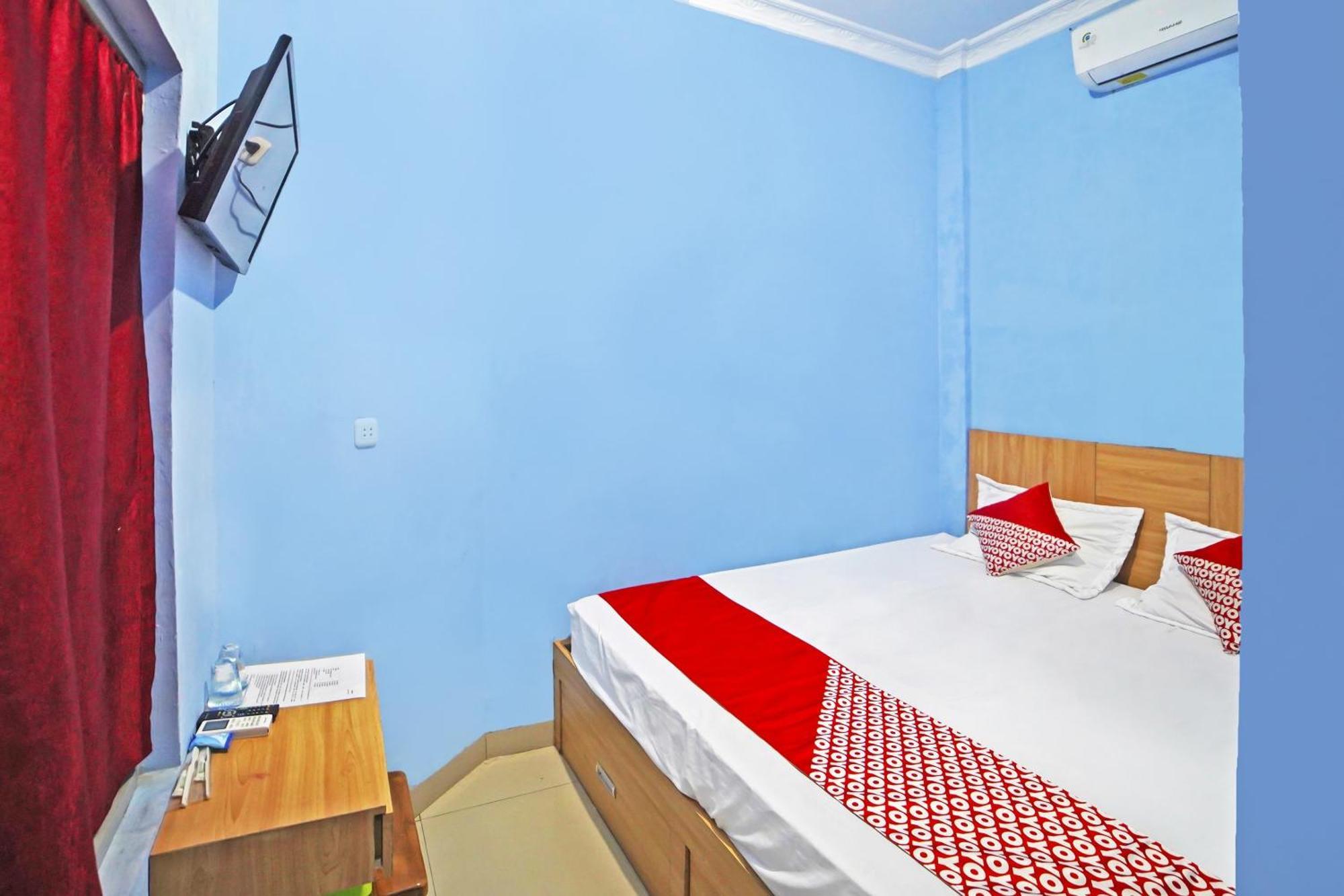 OYO 90922 Gurusinga Guesthouse Medan Bagian luar foto