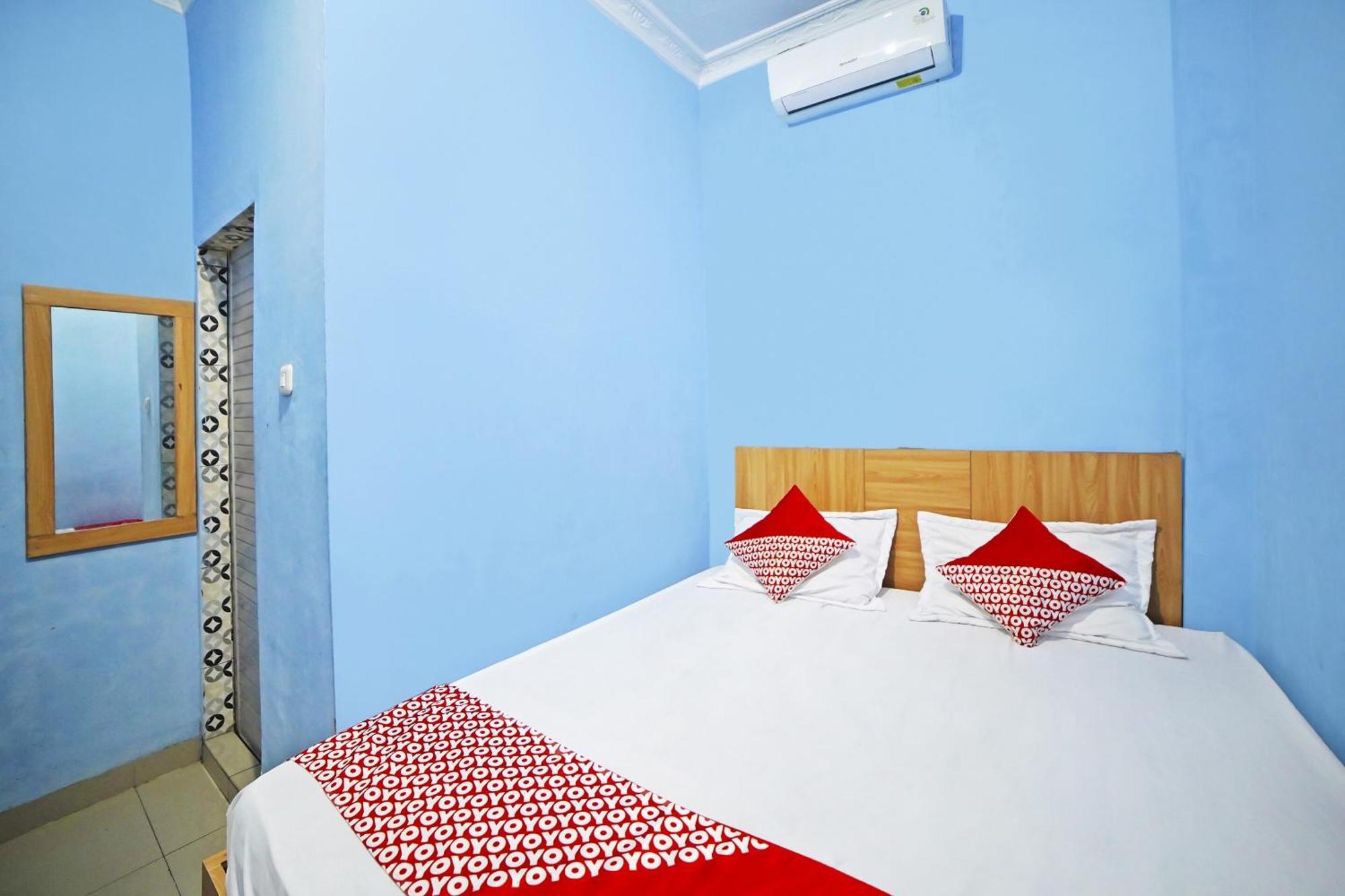 OYO 90922 Gurusinga Guesthouse Medan Bagian luar foto