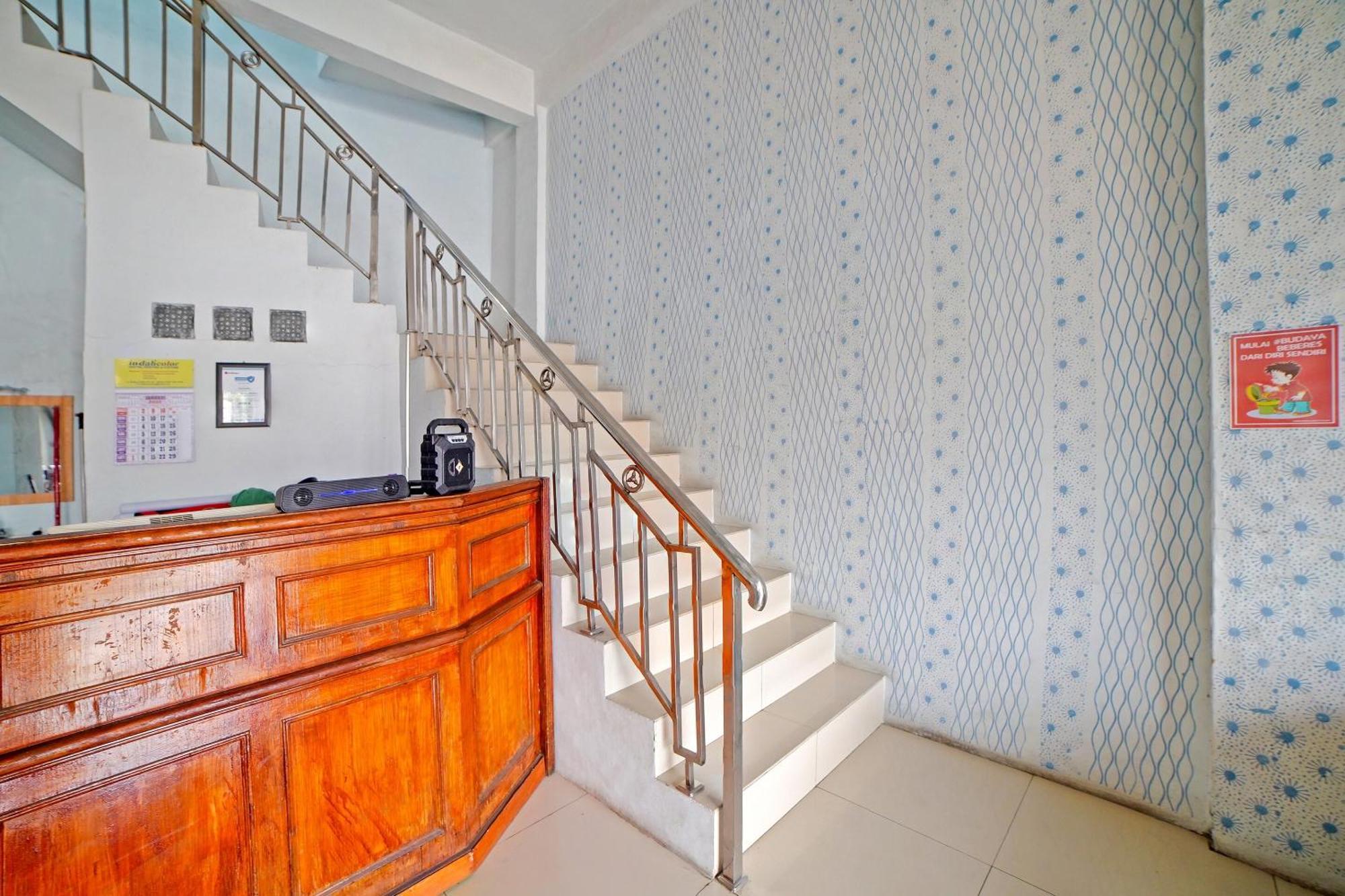 OYO 90922 Gurusinga Guesthouse Medan Bagian luar foto