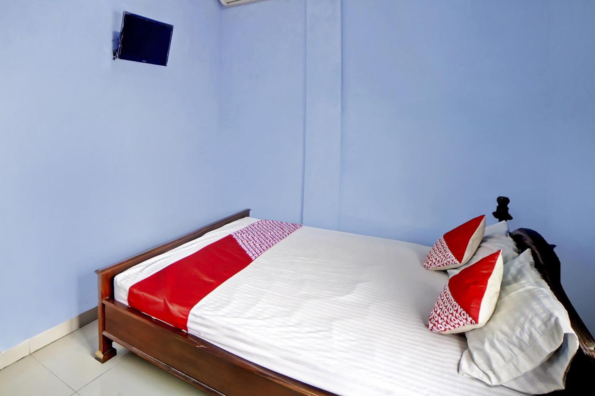 OYO 90922 Gurusinga Guesthouse Medan Bagian luar foto