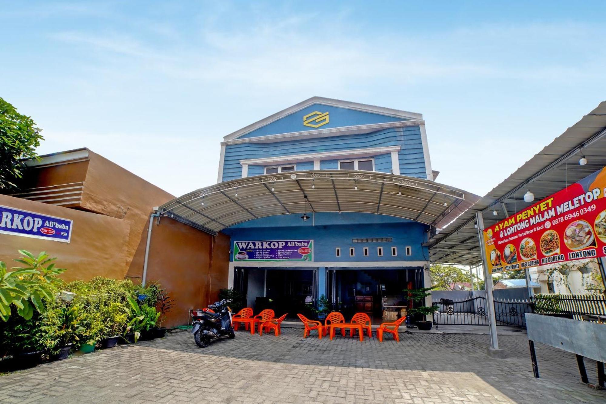 OYO 90922 Gurusinga Guesthouse Medan Bagian luar foto