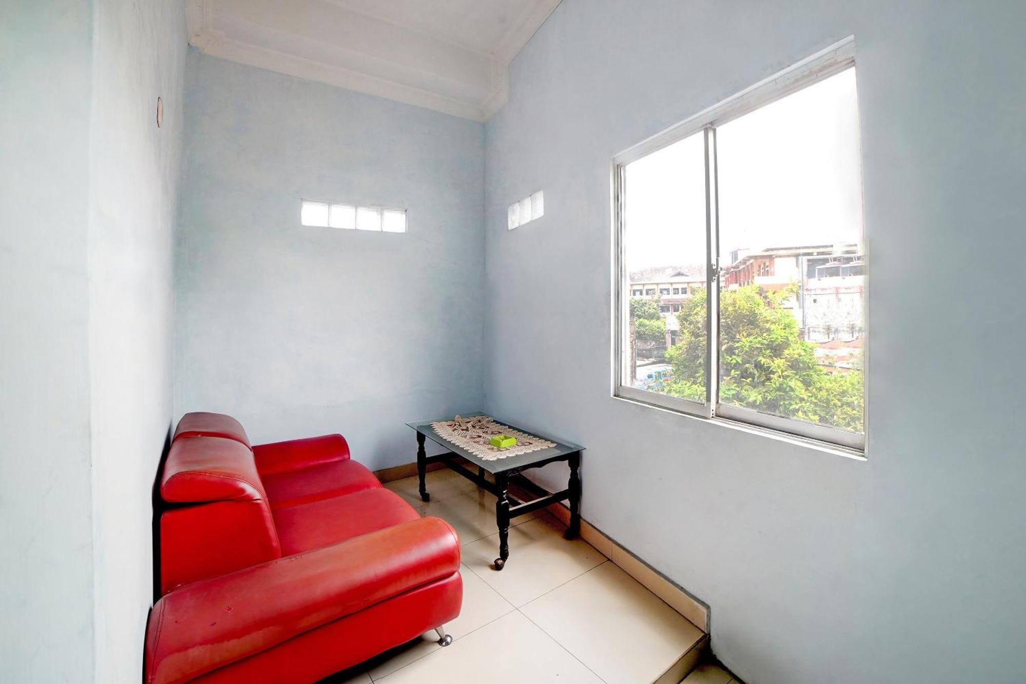 OYO 90922 Gurusinga Guesthouse Medan Bagian luar foto